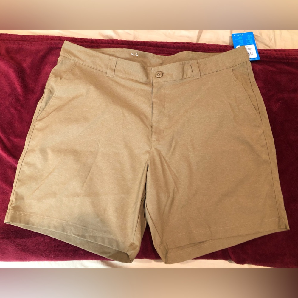 New with Tags Men’s Columbia Tan Shorts